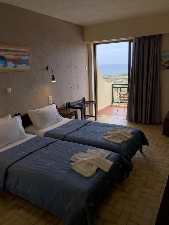 Blue Sky Hotel 考特索纳里 外观 照片