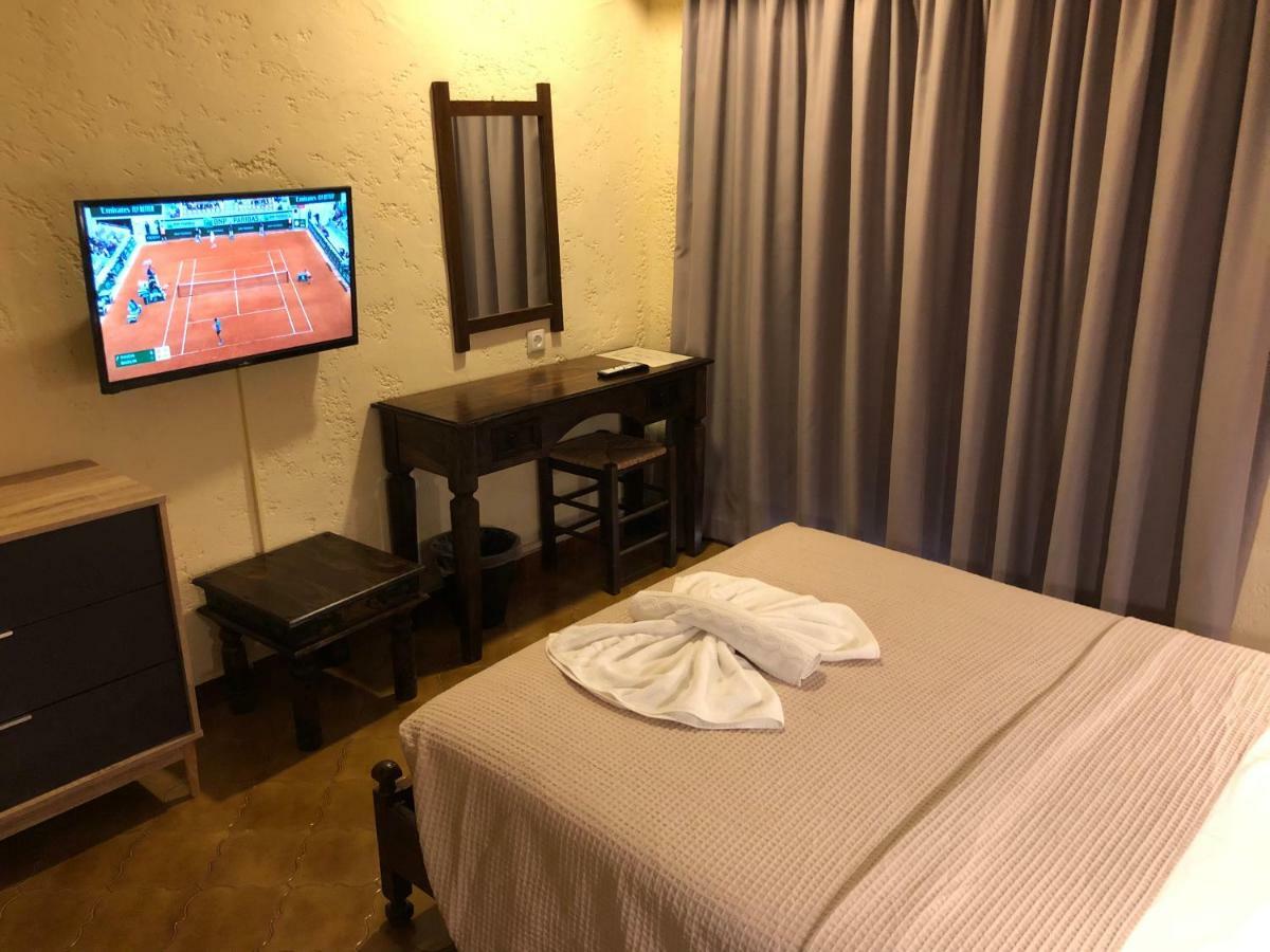 Blue Sky Hotel 考特索纳里 外观 照片
