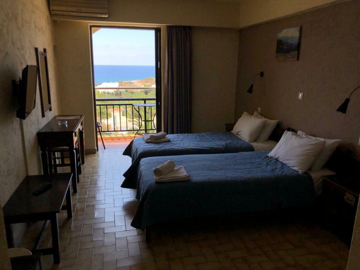 Blue Sky Hotel 考特索纳里 外观 照片