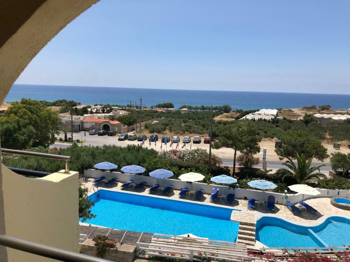 Blue Sky Hotel 考特索纳里 外观 照片