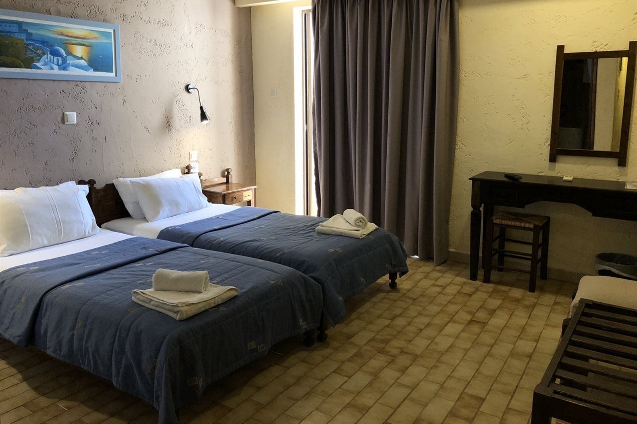 Blue Sky Hotel 考特索纳里 外观 照片